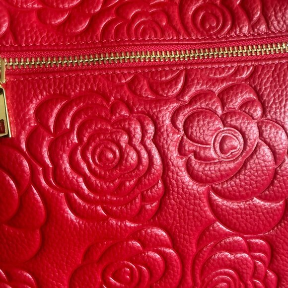 Ladies Elegant Flower Embossed Handbag - Picture 7 of 7